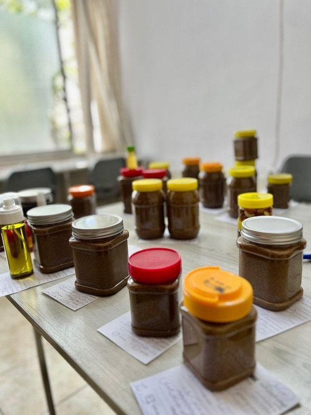 معجون درمانی بیماری های معده/نفخ/سوزش/رفلاکس/زخم معده/ترکیب 16 گیاه +10گرم ژل رویال -طب سنتی ایرانی هندی